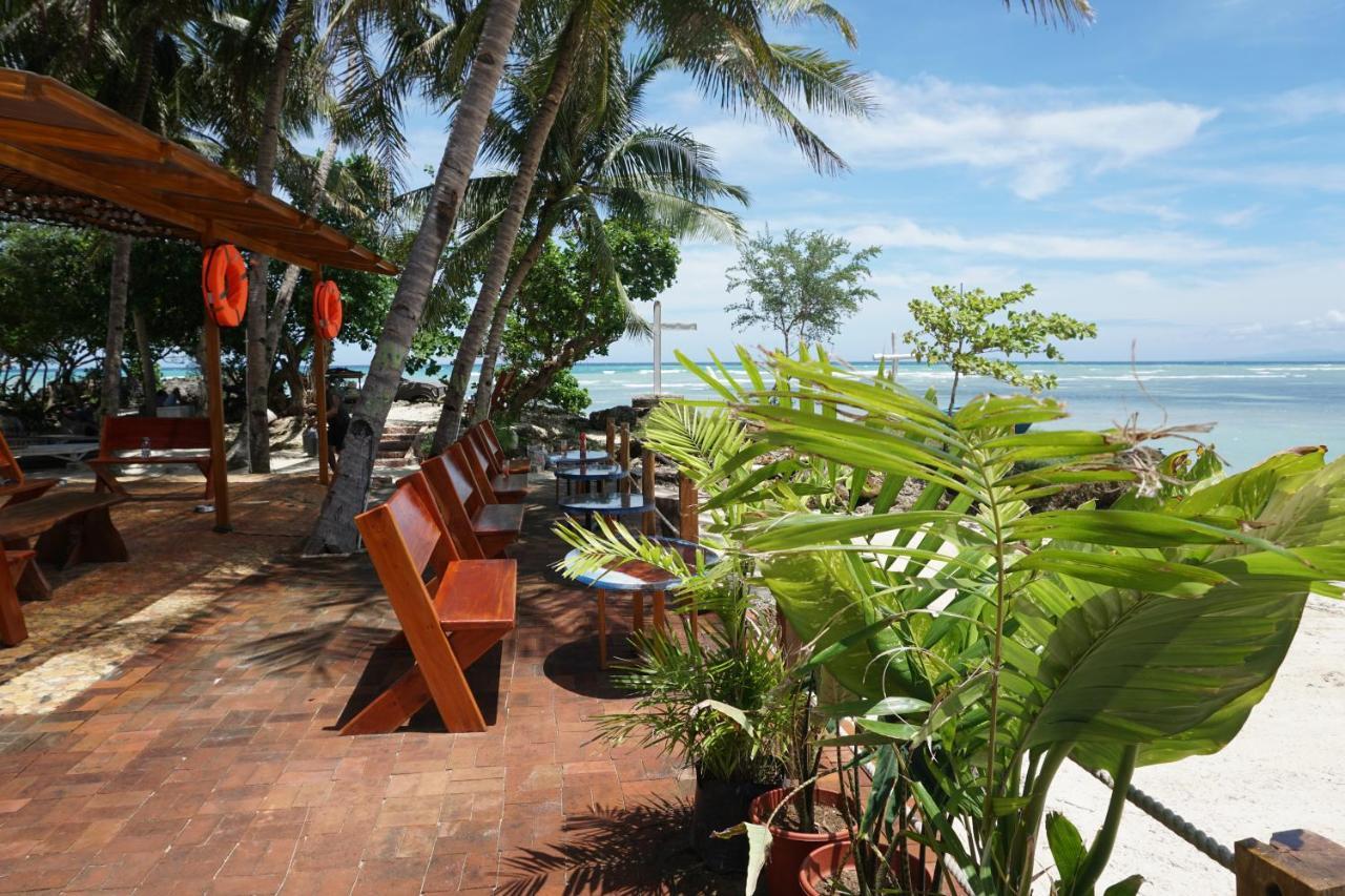 L Cafe Restobar & Lyn'S Guest House Сан Хуан Екстериор снимка