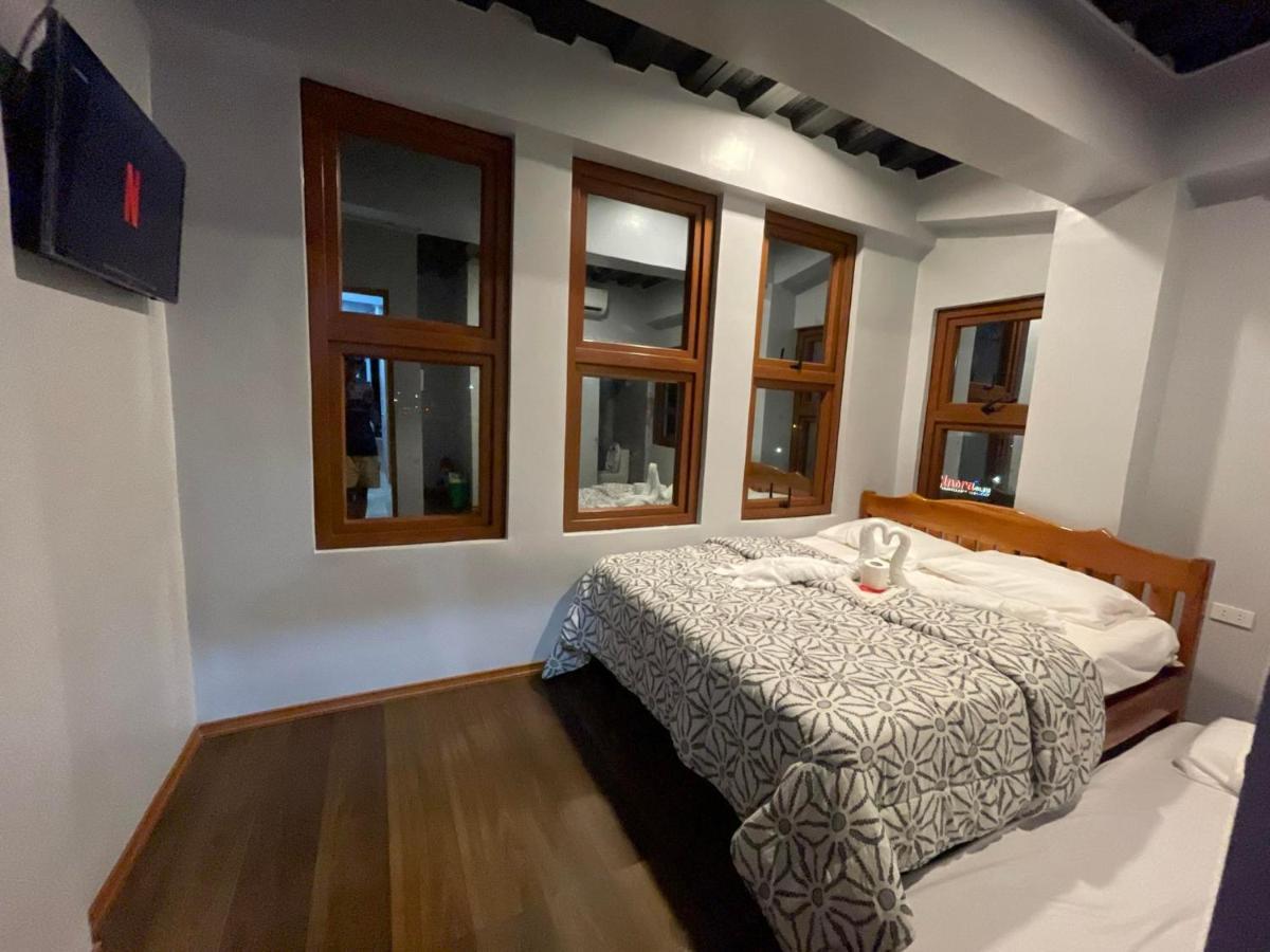 L Cafe Restobar & Lyn'S Guest House Сан Хуан Екстериор снимка