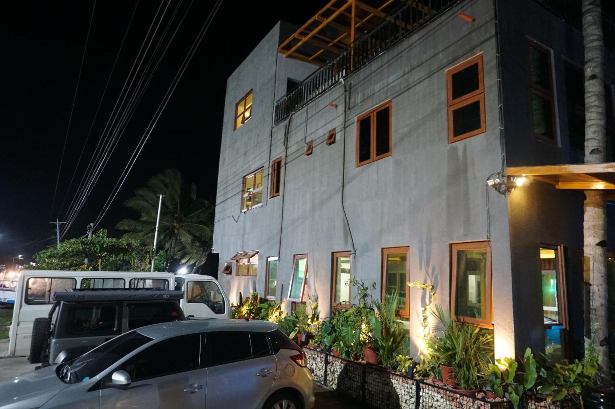 L Cafe Restobar & Lyn'S Guest House Сан Хуан Екстериор снимка